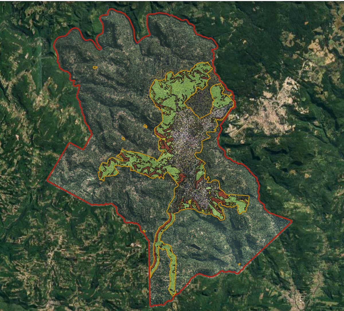 Município de Gramado com o perímetro urbano destacado em verde e amarelo